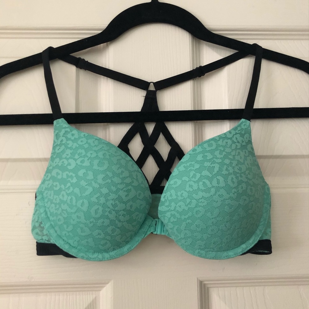 NWOT✨VS Pink Front Close Push Up Bra